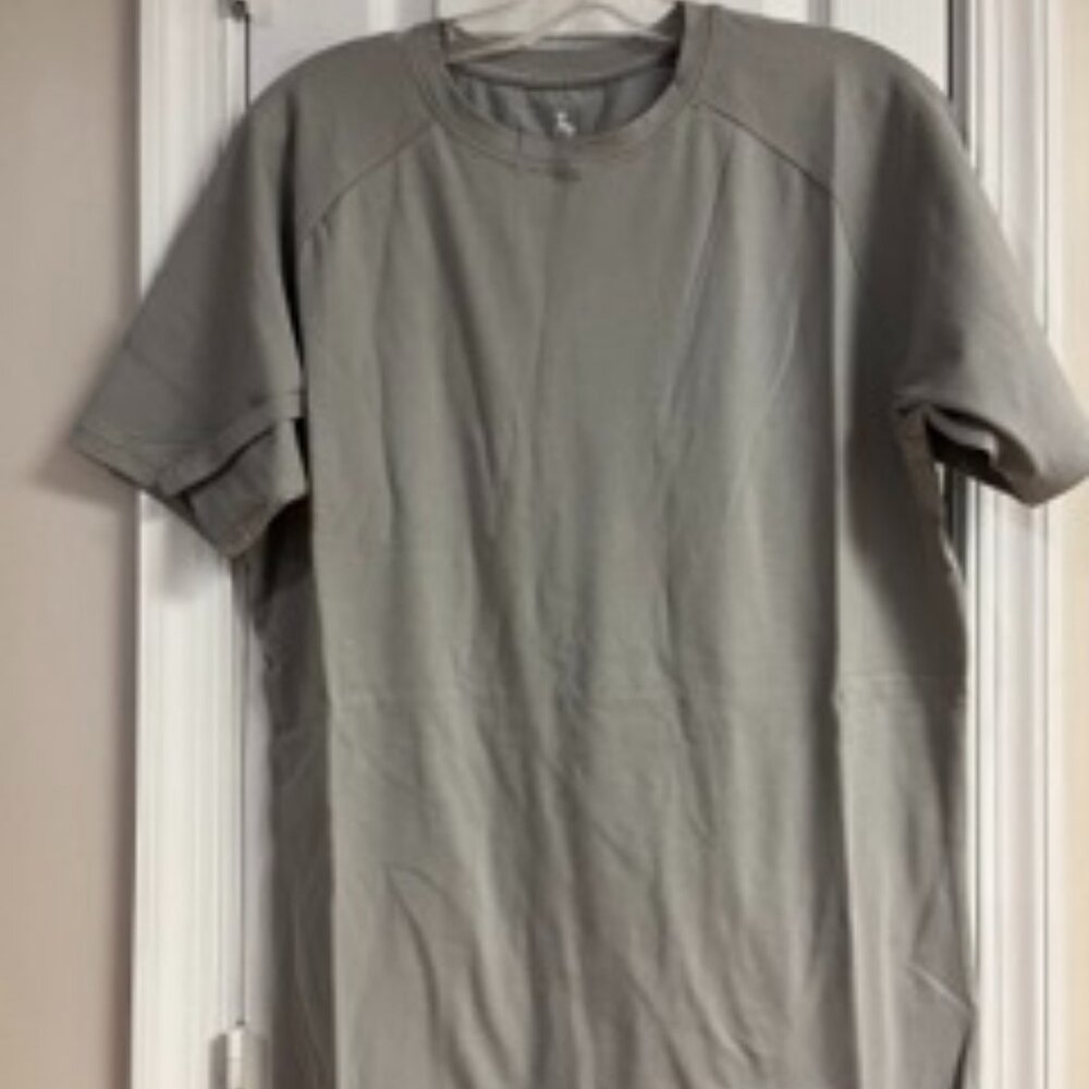 NWOT - Tailored Athlete Gray Basic Tee - Size XL